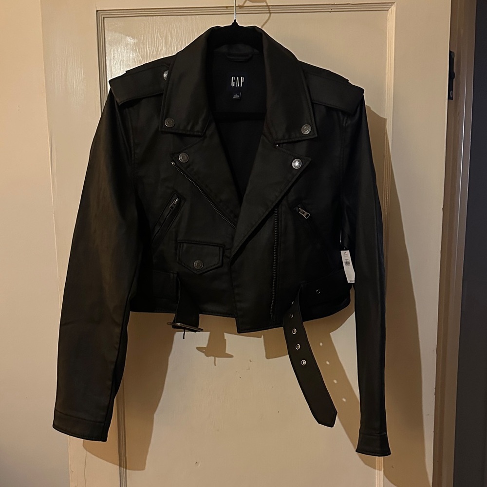 GAP Black Cropped Moto Jacket – Modern Biker Style. Large